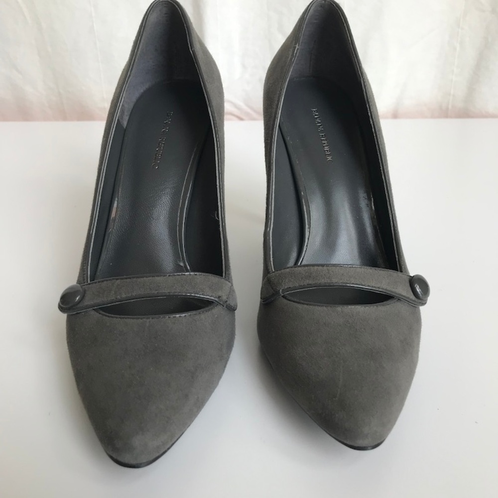 Banana Republic Suede grey pumps